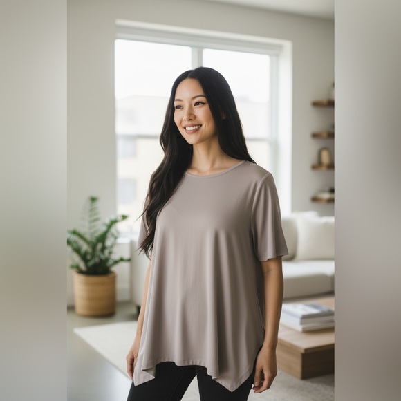 Susan Graver Tops - Susan Graver MEDIUM Blouse-Every Day Liquid Knit Asymmetrical Tunic Poly Spandex